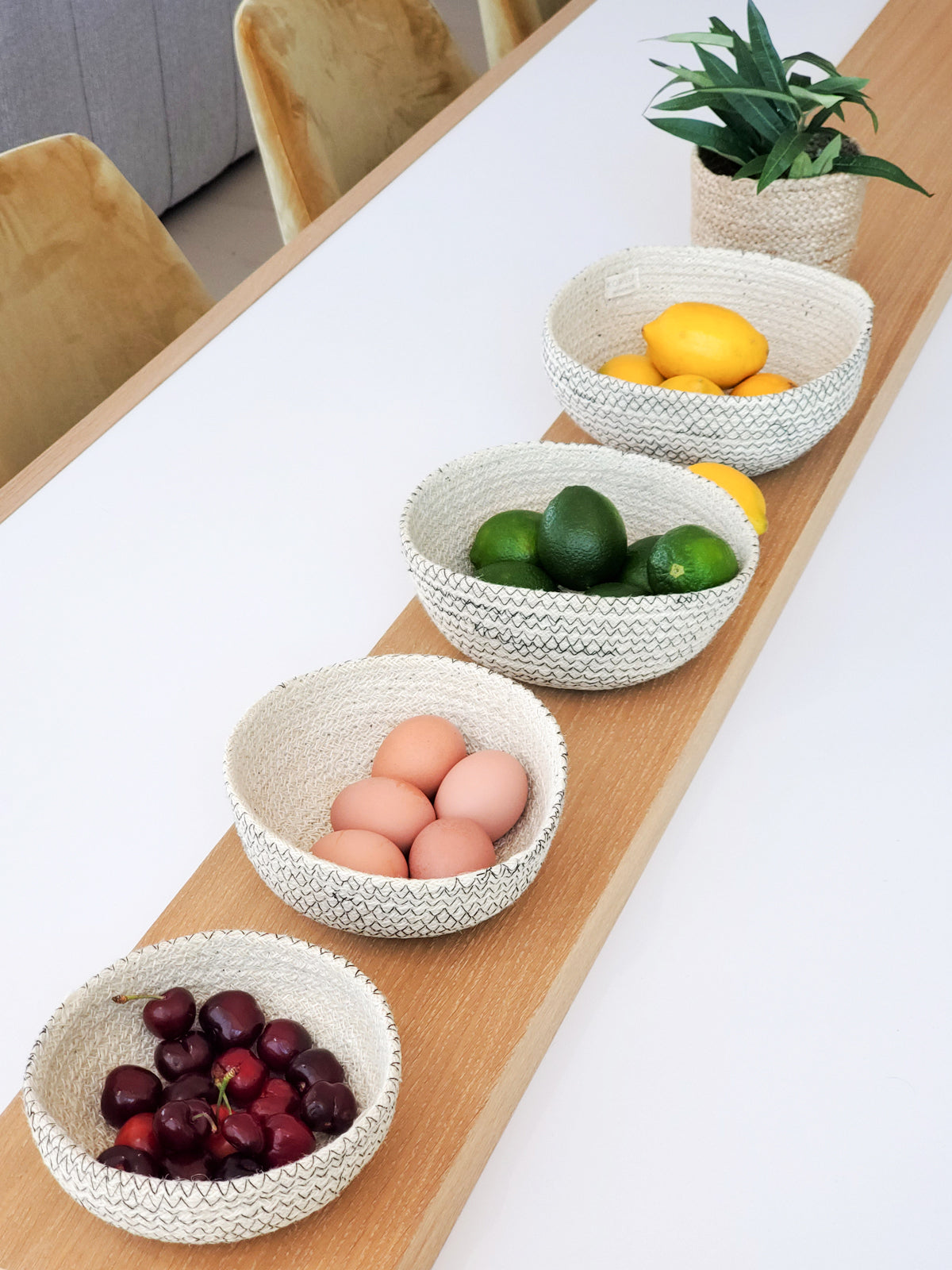 Amari Round Bowl - Black (Set of 4)